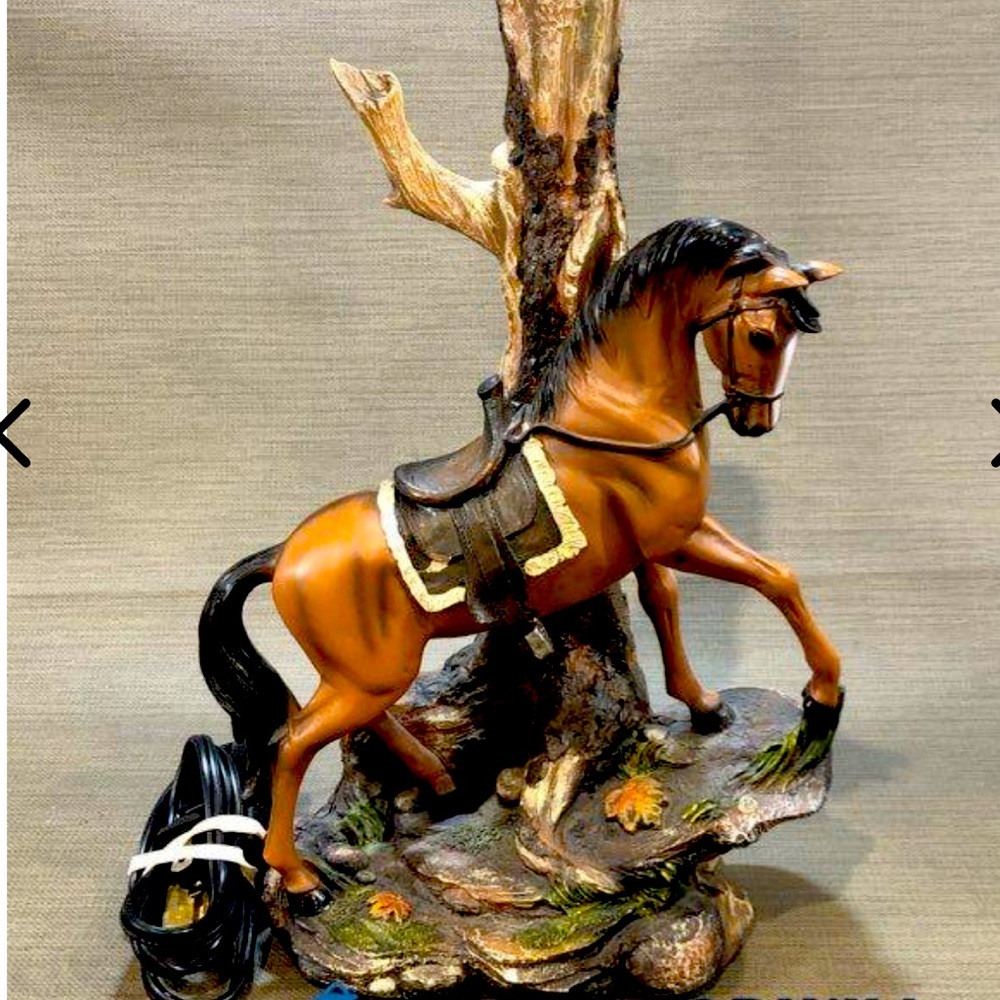 Vntg-DWK Corporation Chestnut Brown Horse Stallion With Saddle Table Lamp